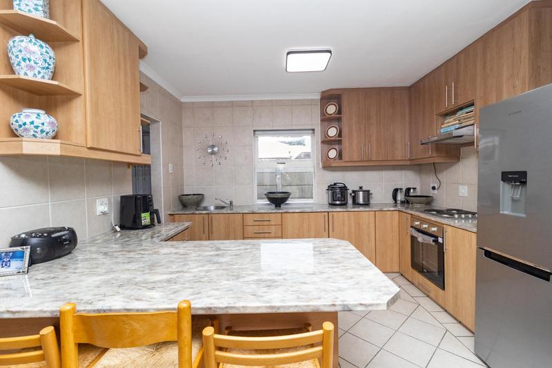 To Let 3 Bedroom Property for Rent in Table View Western Cape